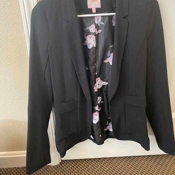 Blazer - Picture 2 of 3